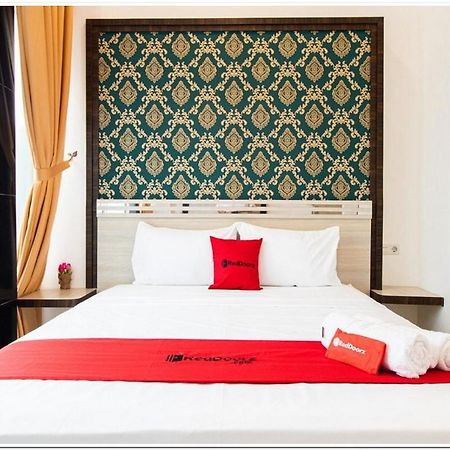Reddoorz Plus @ Centrium Katamso Medan Ngoại thất bức ảnh