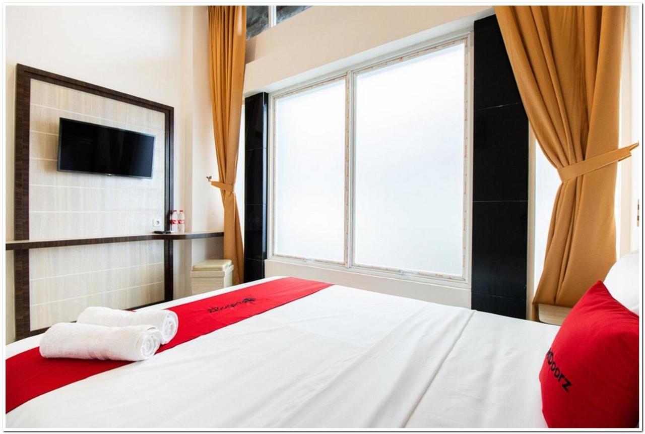 Reddoorz Plus @ Centrium Katamso Medan Ngoại thất bức ảnh