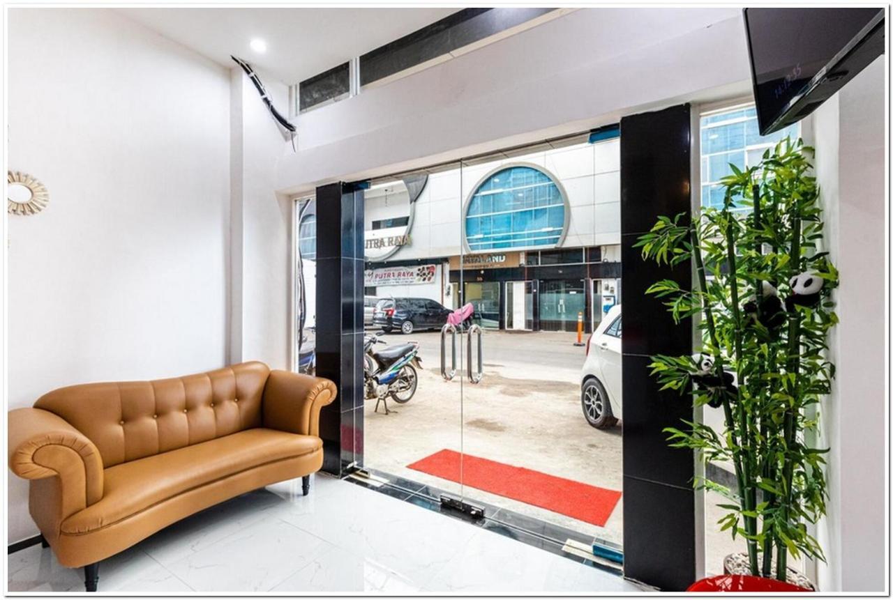 Reddoorz Plus @ Centrium Katamso Medan Ngoại thất bức ảnh