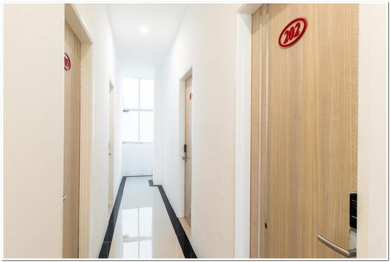 Reddoorz Plus @ Centrium Katamso Medan Ngoại thất bức ảnh