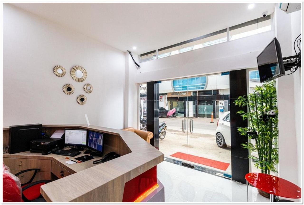 Reddoorz Plus @ Centrium Katamso Medan Ngoại thất bức ảnh