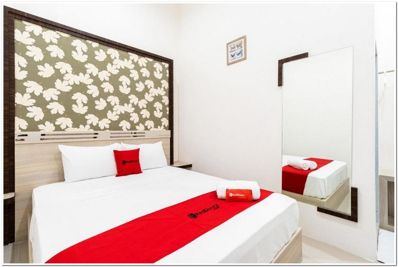 Reddoorz Plus @ Centrium Katamso Medan Ngoại thất bức ảnh