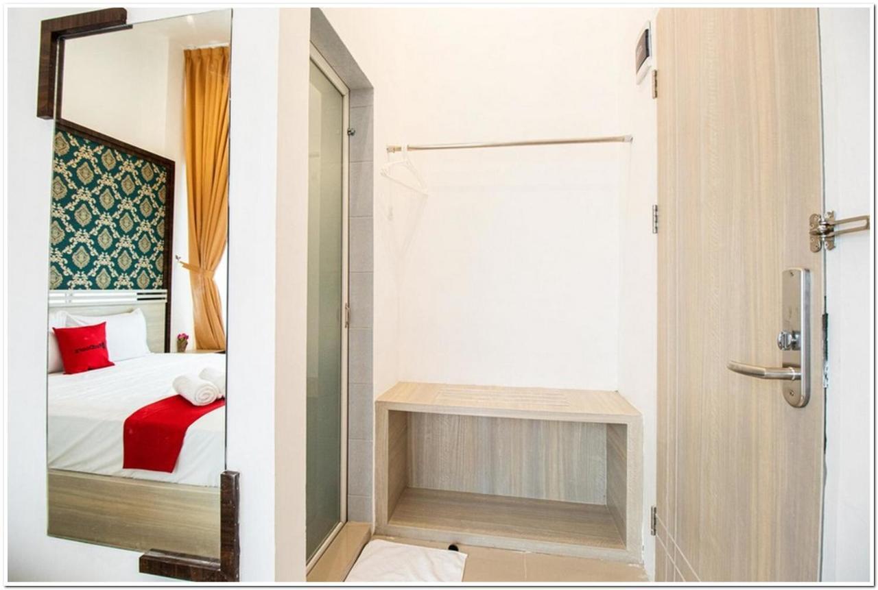 Reddoorz Plus @ Centrium Katamso Medan Ngoại thất bức ảnh