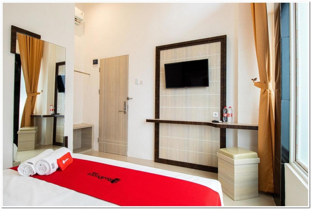Reddoorz Plus @ Centrium Katamso Medan Ngoại thất bức ảnh