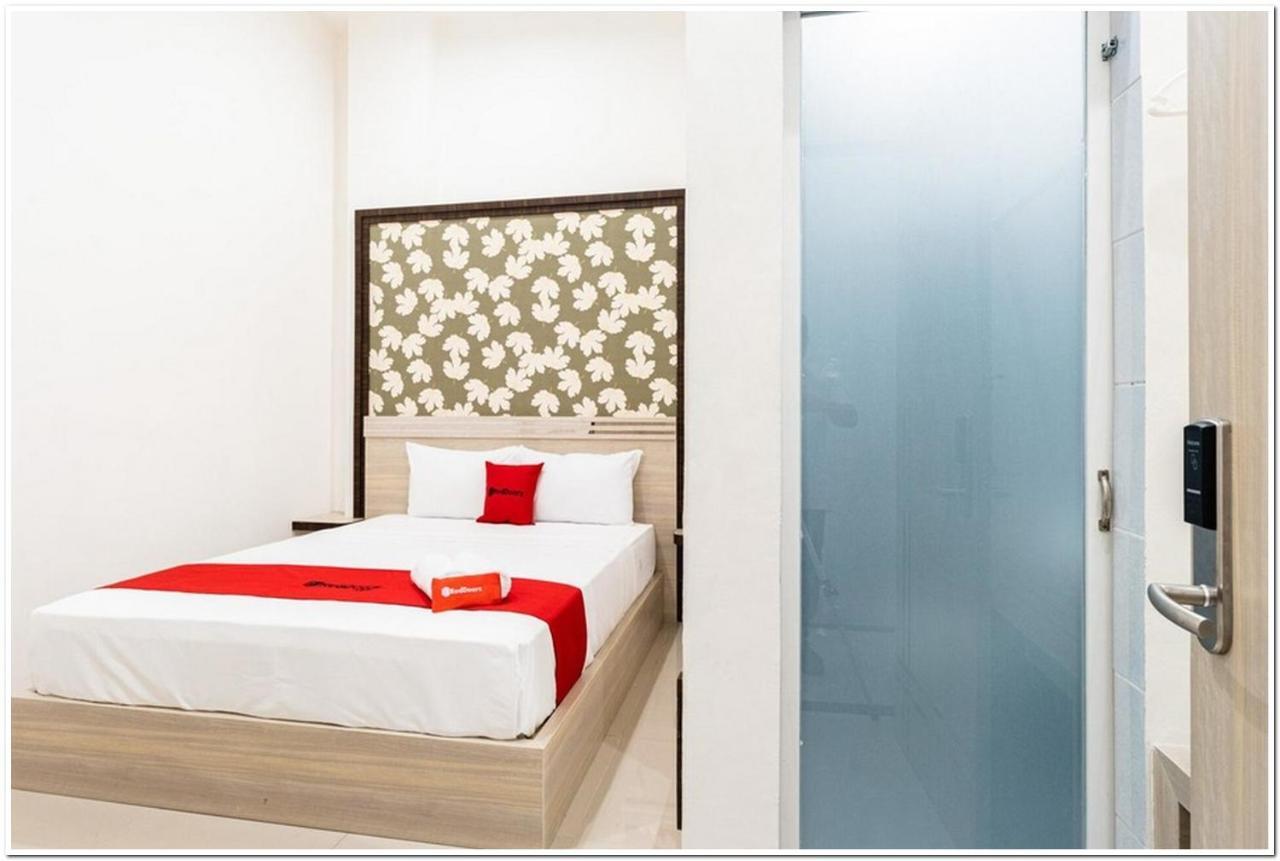 Reddoorz Plus @ Centrium Katamso Medan Ngoại thất bức ảnh