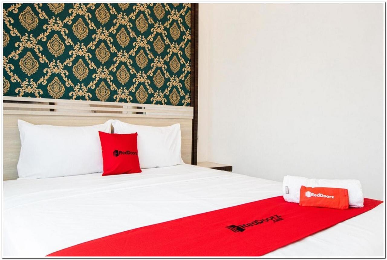 Reddoorz Plus @ Centrium Katamso Medan Ngoại thất bức ảnh