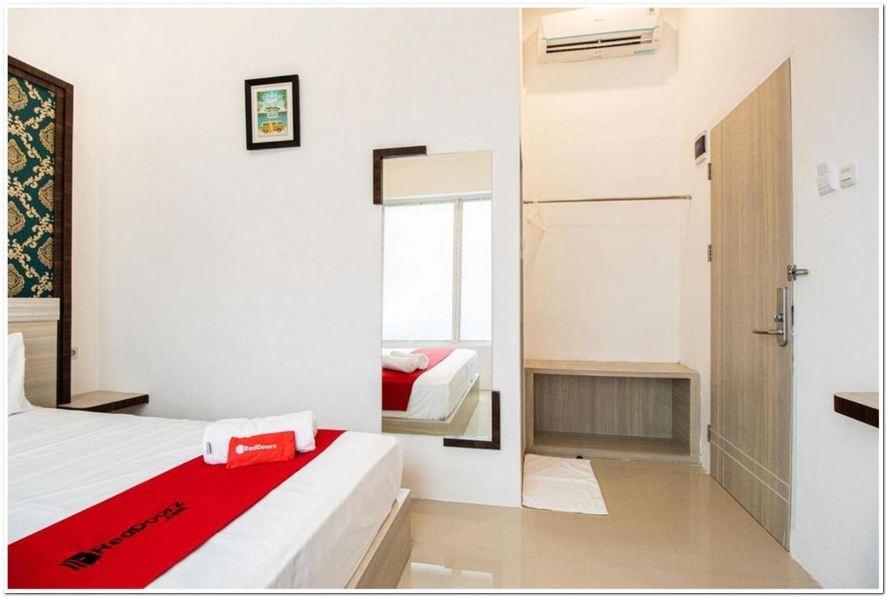 Reddoorz Plus @ Centrium Katamso Medan Ngoại thất bức ảnh