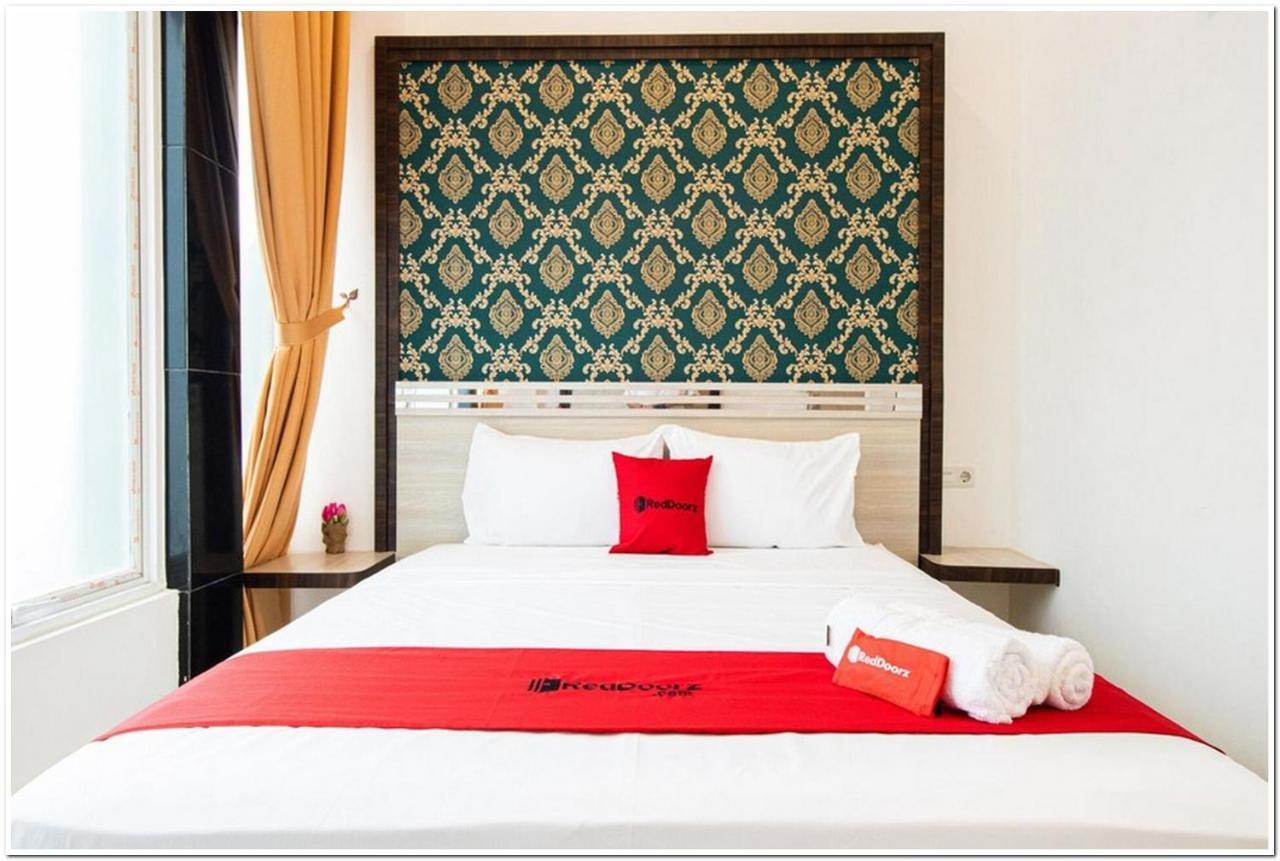 Reddoorz Plus @ Centrium Katamso Medan Ngoại thất bức ảnh